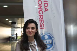 Sakarya Üniversitesi Gıda Mühendisliği alanında yüksek lisansını bitirmiş olan Yaren