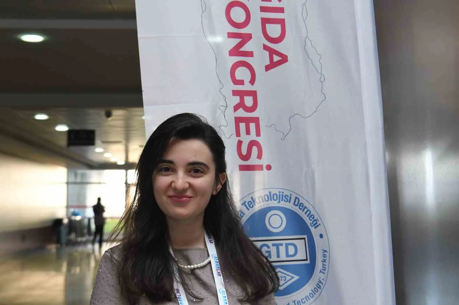 Sakarya Üniversitesi Gıda Mühendisliği alanında yüksek lisansını bitirmiş olan Yaren