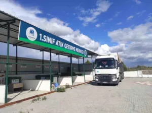 Yunusemre Belediyesi, evsel atık ilaçların toprağa ve su kaynaklarına karışmasını
