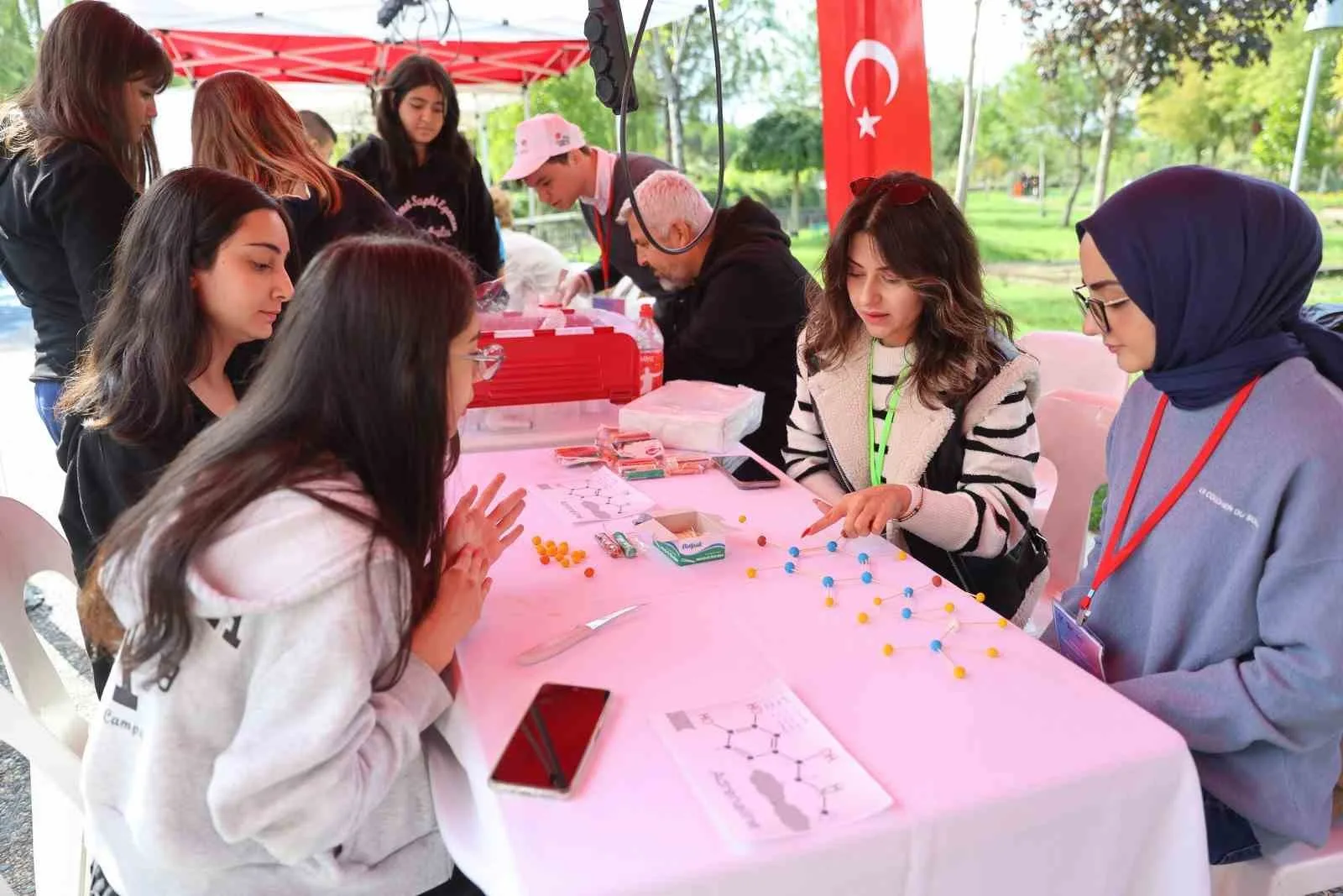 Öğrenciler ve gençleri bilimin eğlenceli dünyasıyla buluşturan “MANİFEST-Bilim ile Manisa’yı