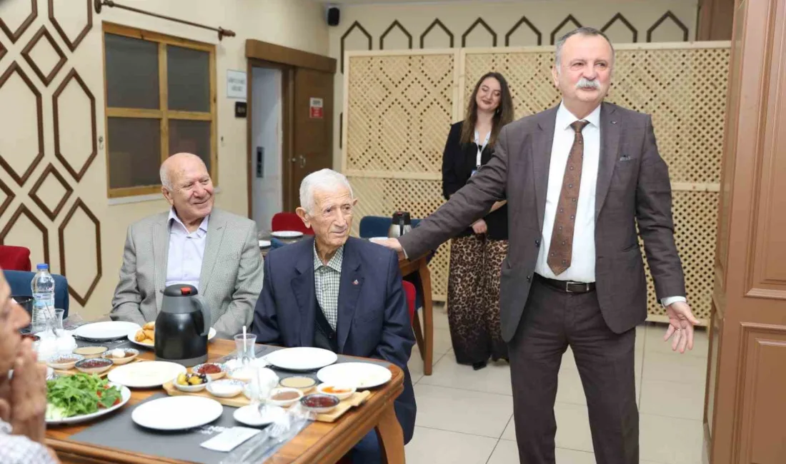 Yunusemre Belediyesi, 1 Ekim Dünya Yaşlılar Günü dolayısıyla büyükleri ağırlayarak