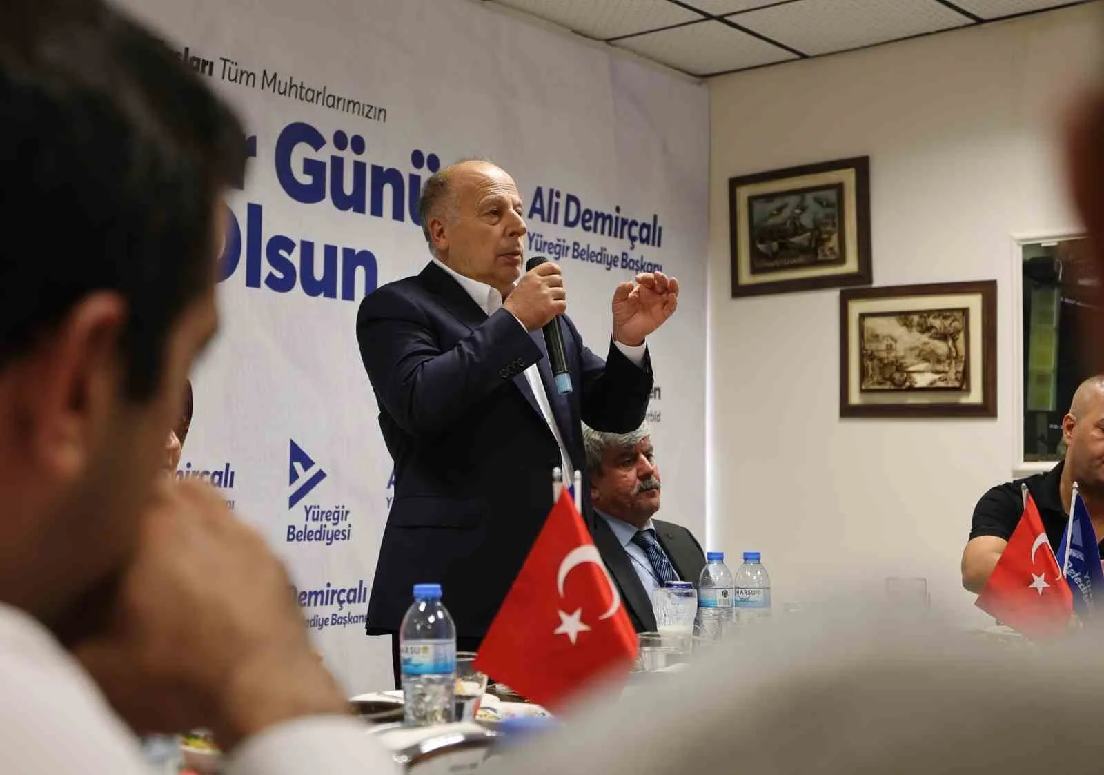 Yüreğir Belediye Başkanı Ali Demirçalı, muhtarların demokrasinin temel taşlarından biri