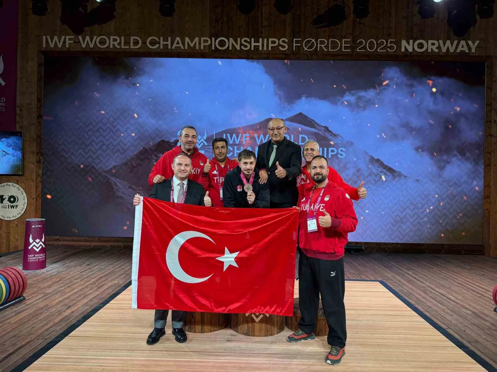 Büyükler Dünya Halter Şampiyonası’nda milli sporcu Yusuf Fehmi Genç, erkekler
