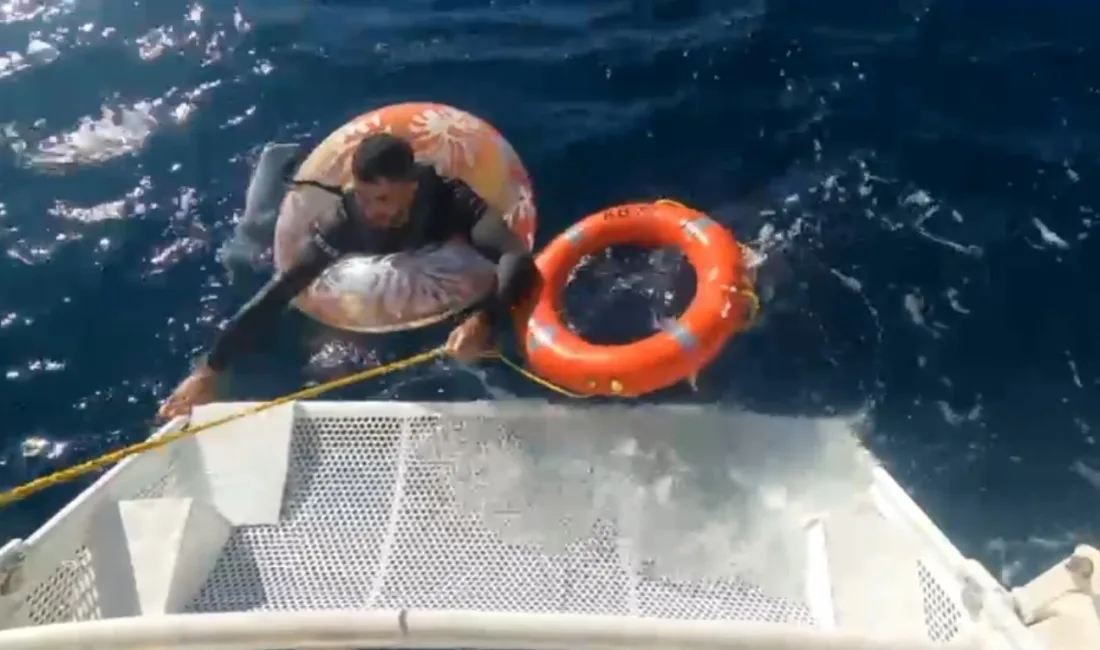 Aydın’ın Kuşadası ilçesi açıklarında yüzerek Yunanistan’a geçmeye çalışan düzensiz göçmen