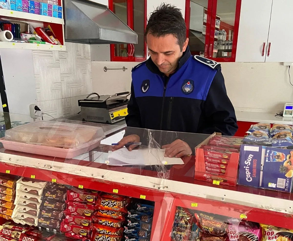 İnegöl Belediyesi Zabıta Müdürlüğü ekipleri, eğitim öğretim yılının başlamasının ardından