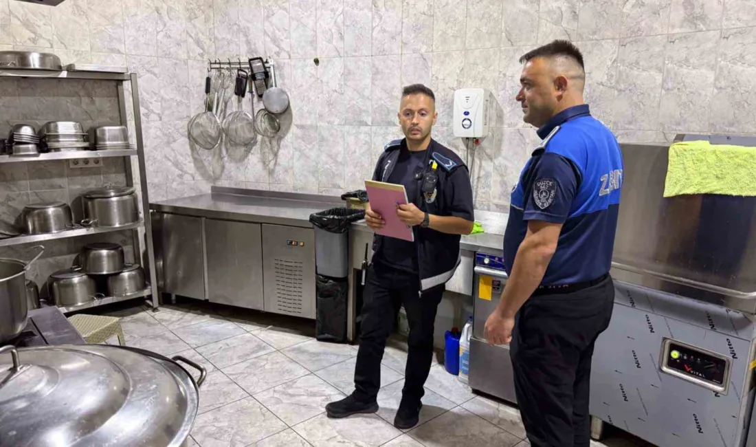 Düzce Şehirlerarası Otobüs Terminali’nde ortak denetim yapan Düzce Belediyesi Zabıta