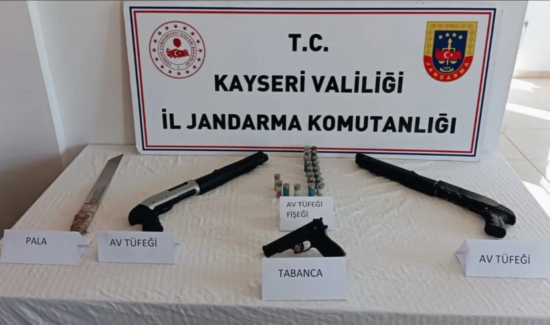 Kayseri’de jandarma ekipleri tarafından yapılan çalışmalarda uyuşturucu madde tacirleri yakalandı.