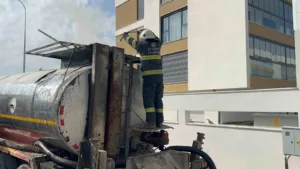 Eskişehir’de zift tankerinde çıkan yangın itfaiyenin müdahalesiyle kısa sürede kontrol