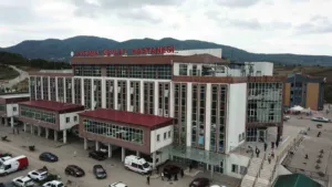 Zonguldak’ın Çaycuma ilçesinde 16 yaşındaki kız karın ağrısıyla başvurduğu hastanede