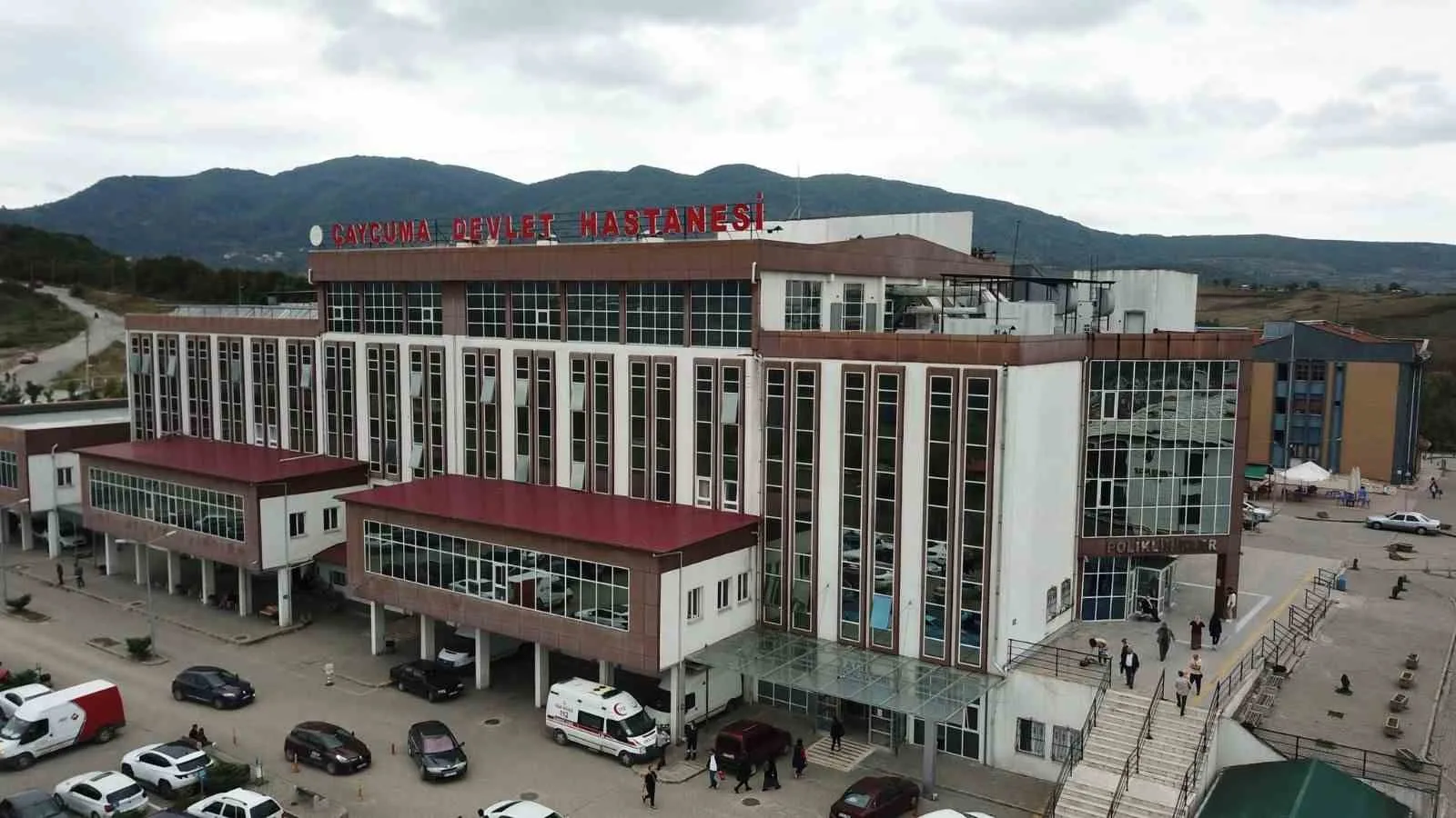 Zonguldak’ın Çaycuma ilçesinde 16 yaşındaki kız karın ağrısıyla başvurduğu hastanede