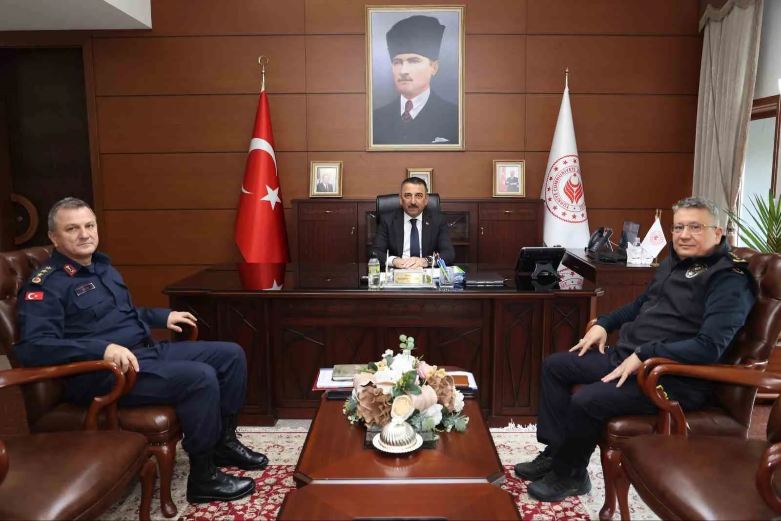 Zonguldak’ta, Vali Osman Hacıbektaşoğlu başkanlığında “Haftalık Asayiş ve Güvenlik Toplantısı”