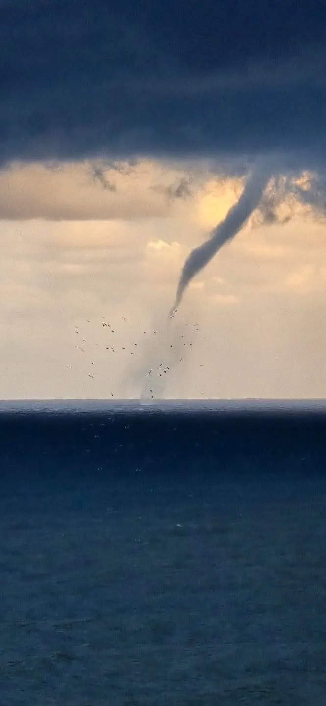 Zonguldak’ta açıklarında görülen hortum panik oluşturdu. Zonguldak’ta sabah saatlerinde yağmurla