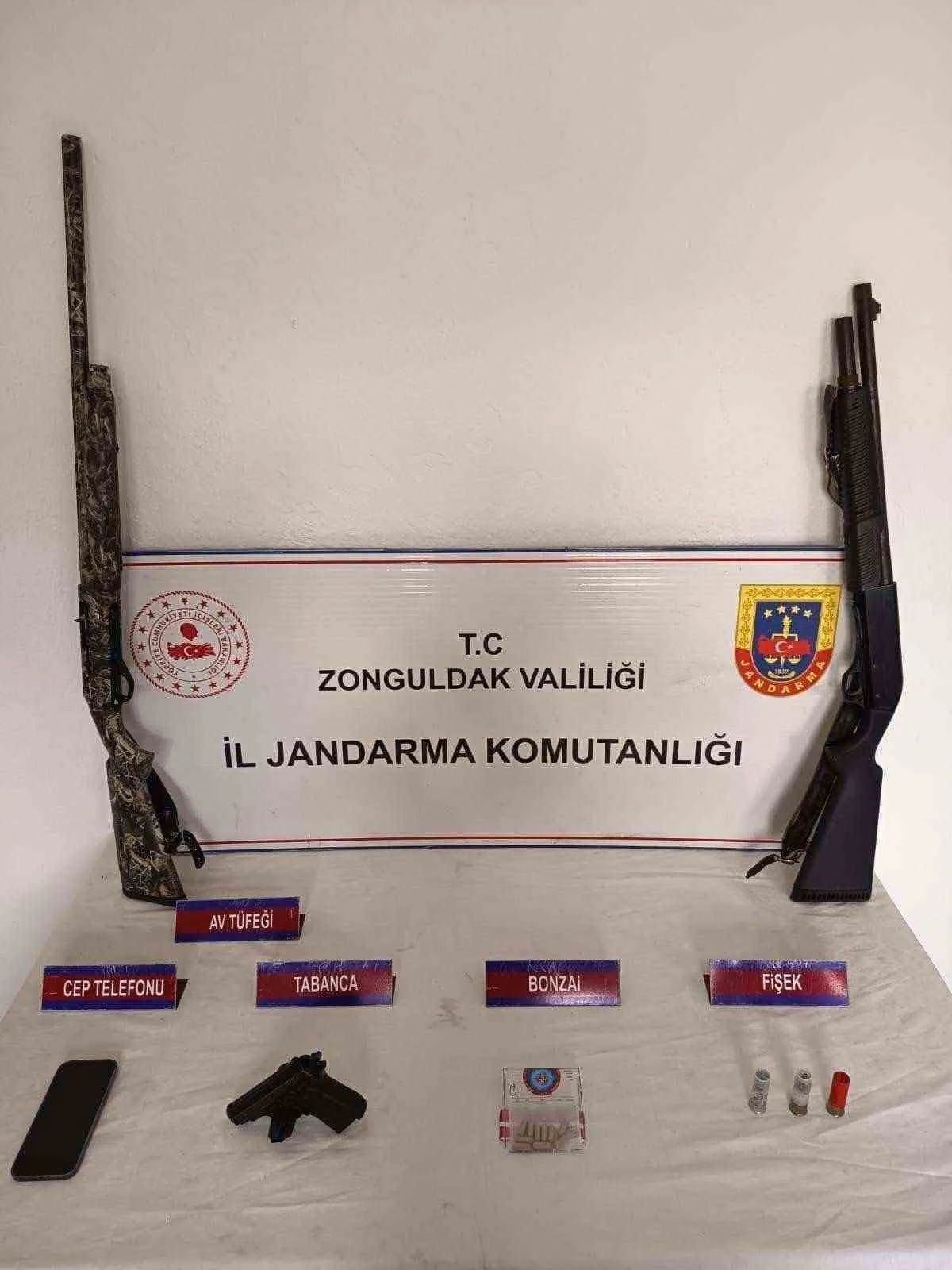 Zonguldak’ta jandarma ekiplerinin üç ilçede düzenlediği narkotik operasyonlarında yüklü miktarda