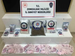 Zonguldak Emniyet Müdürlüğü ekipleri tarafından düzenlenen uyuşturucu operasyonunda gözaltına alınan
