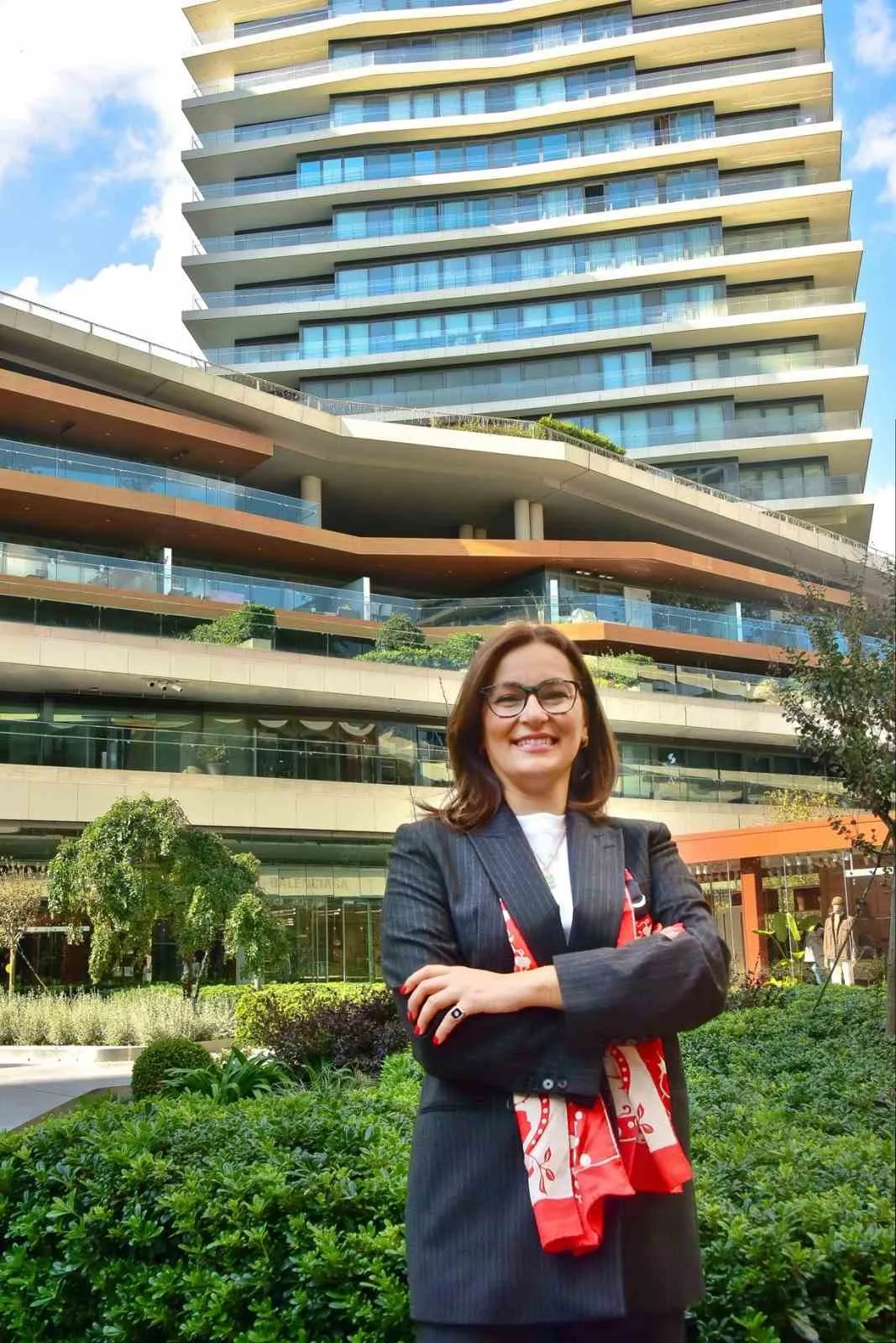 Özge Şahin, Zorlu Alışveriş Merkezi Genel Müdür Yardımcılığı görevine getirildi.