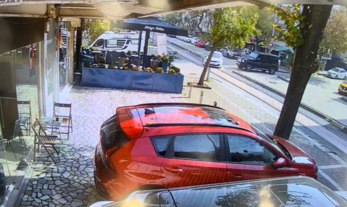 Bursa’da bir sürücü, tali yoldan çıkan 15 milyon liralık lüks