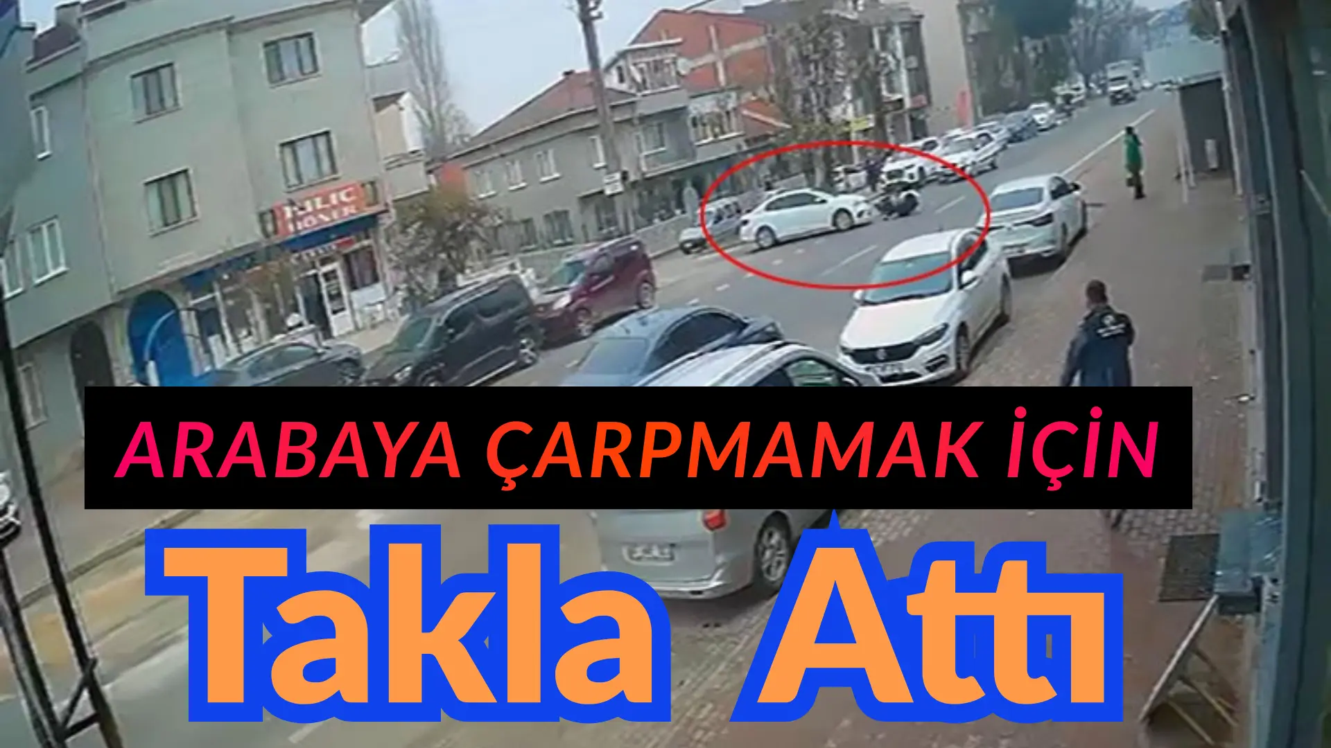 Bursa’nın İnegöl ilçesinde motosikletin devrildiği kazada sürücü yaralandı, kaza anı