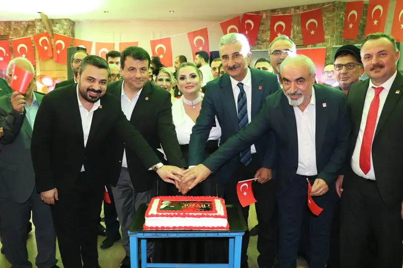 Cumhuriyet’in 102’nci kuruluş yıl dönümü dolayısıyla CHP Orhangazi İlçe Başkanlığı