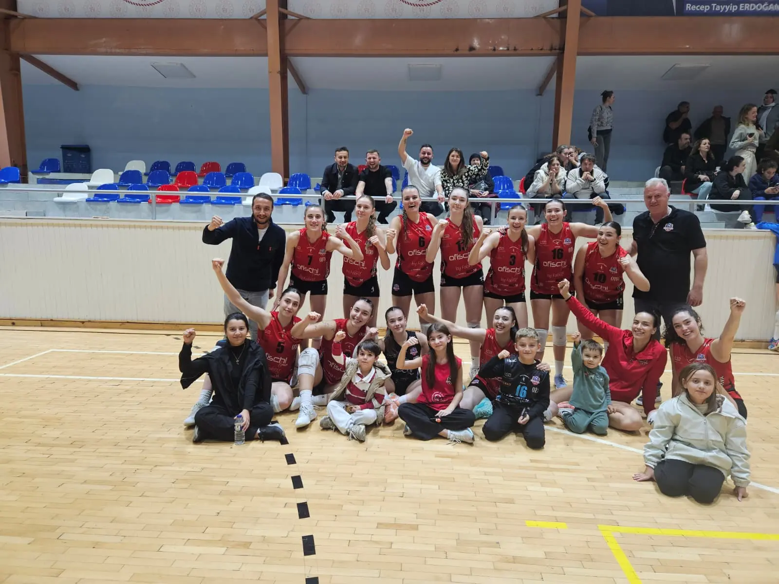 İnegöl temsilcisi Mehmet Ege İnşaat Orhaniyespor Kadın Voleybol Takımı, deplasmanda