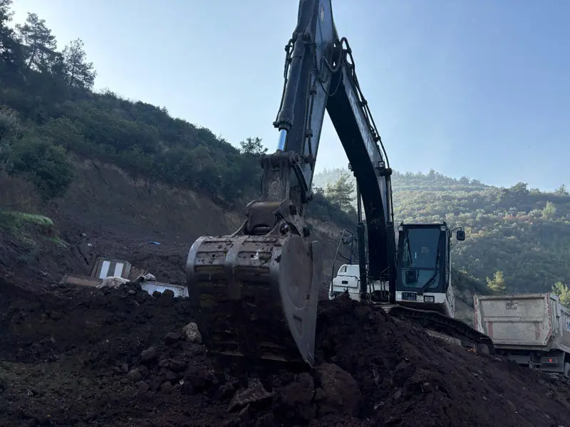 Gemlik Belediyesi, ilçenin gelişen bölgelerinde ulaşım ağını güçlendirmeye yönelik çalışmalarını