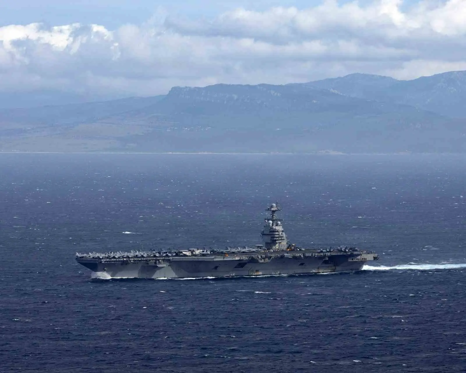 ABD Donanması, dünyanın en büyük savaş gemisi USS Gerald R
