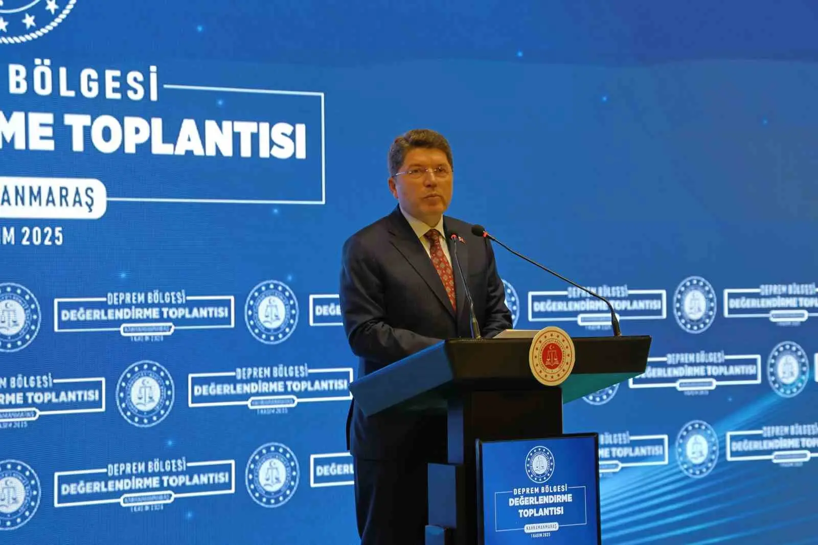 Kahramanmaraş’ta düzenlenen Deprem Bölgesi Değerlendirme Toplantısı’nda konuşan Adalet Bakanı Yılmaz