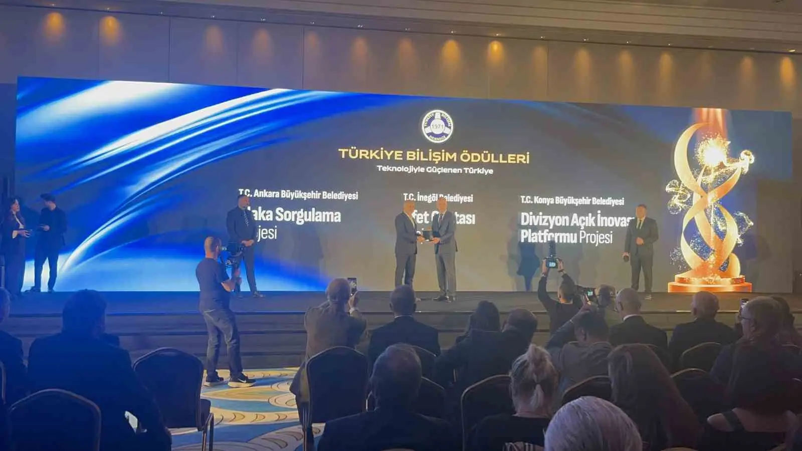 İnegöl Belediyesi’nin geliştirdiği ’Afet Çantası Mobil Uygulaması’ Türkiye Bilişim Ödülleri