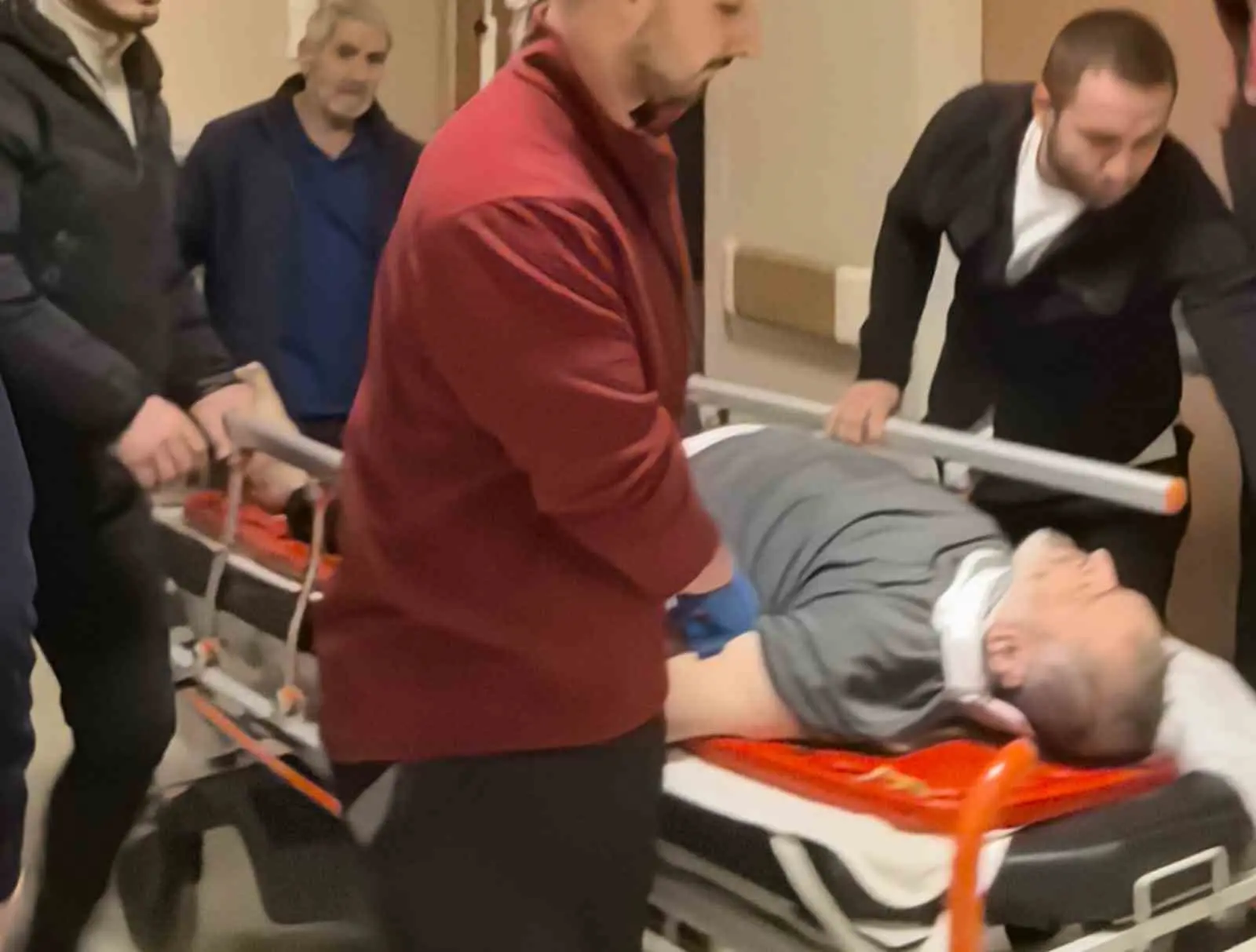 Bursa’nın İnegöl ilçesinde, kiraz ağacına dayadığı merdivenden düşen adam ağır