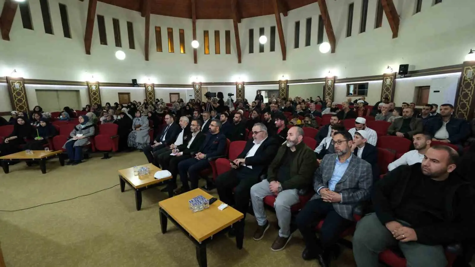 İnegöl Belediyesi’nin Aile Hayatı İyileştirme Derneği iş birliğinde düzenlediği “Aile