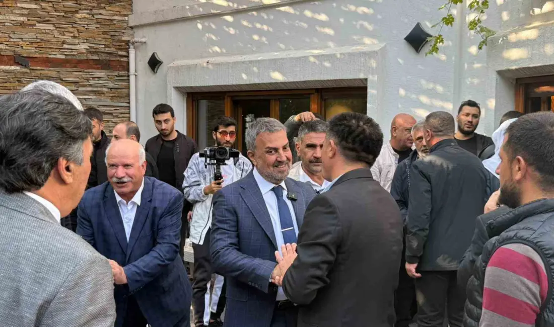 Diyarbakır’da AK Parti İlçe Başkanlığına getirilen Ferit Avcıkıran, partililerle bir