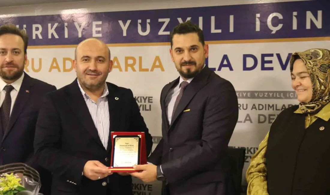 Eskişehir’de AK Parti Tepebaşı İlçe Başkanlığı görevini Serhat Tunç devraldı.