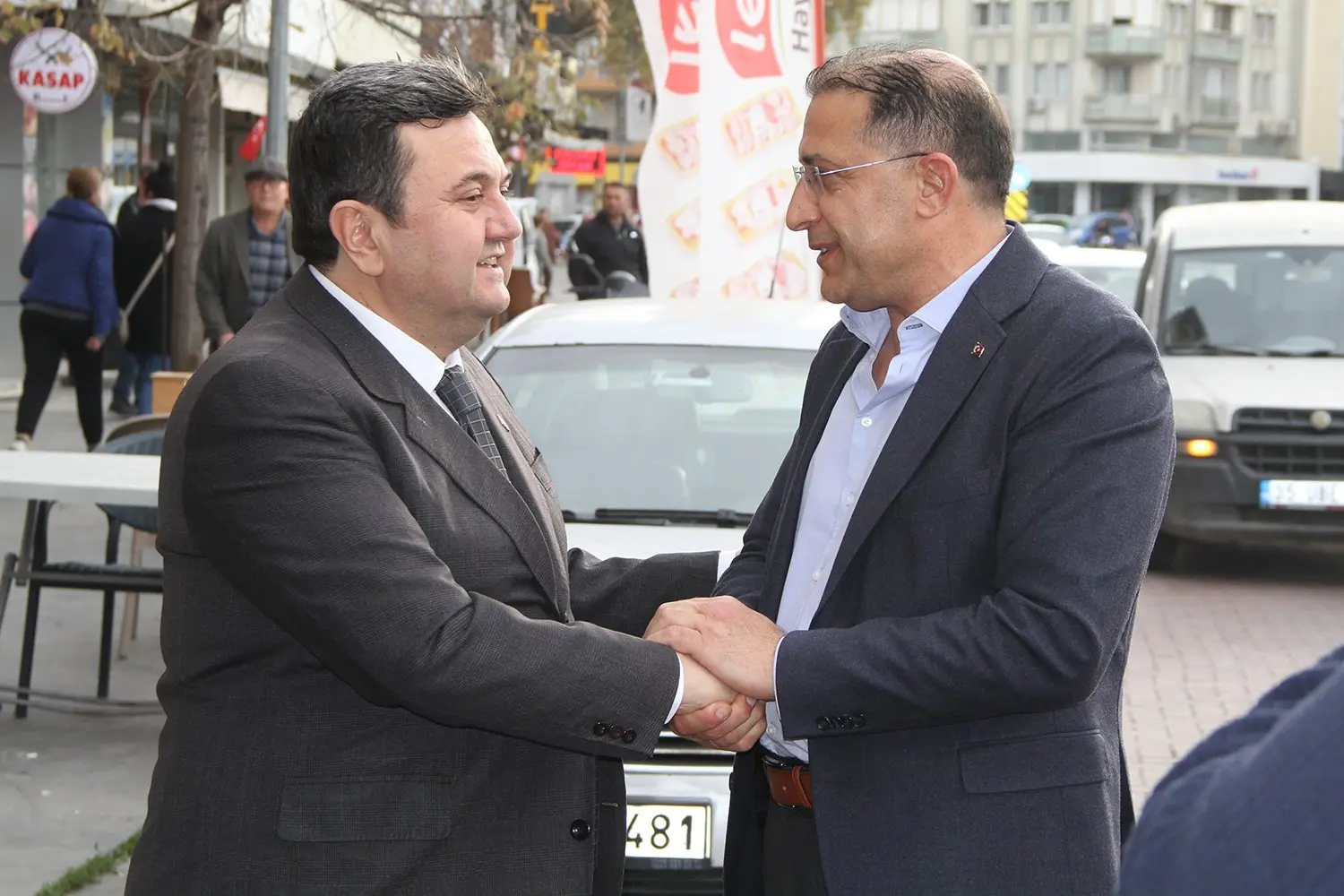 Manisa’nın Kula ilçesinde gerçekleştirilen toplantıda AK Parti’li ilçe başkanları bir