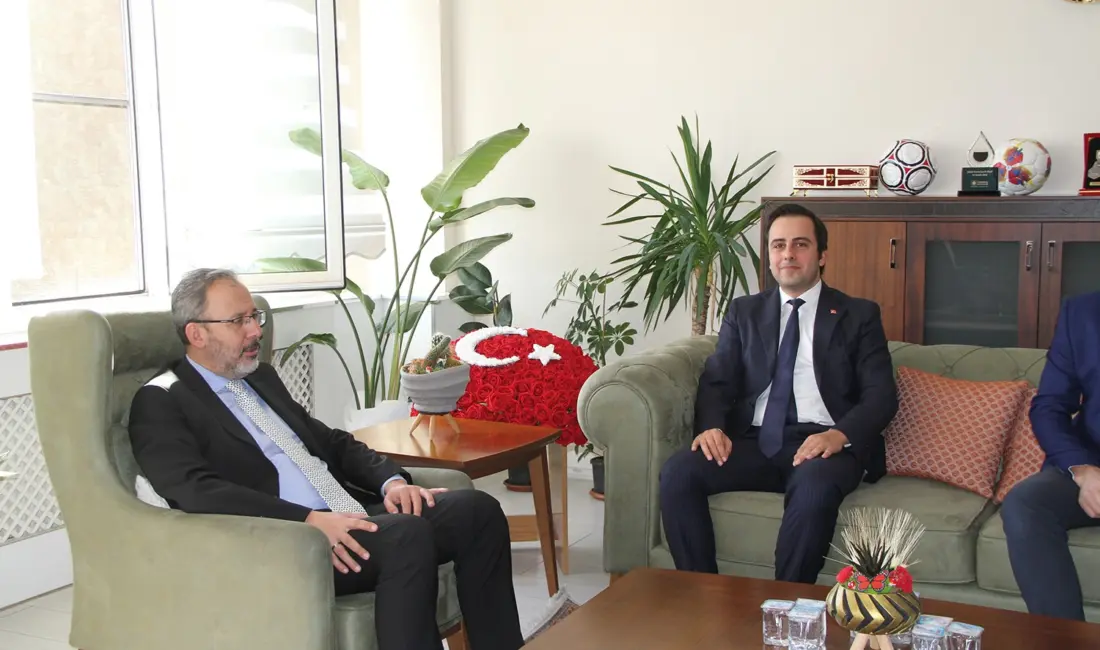 Önceki dönem Gençlik ve Spor Bakanı, AK Parti İzmir Milletvekili