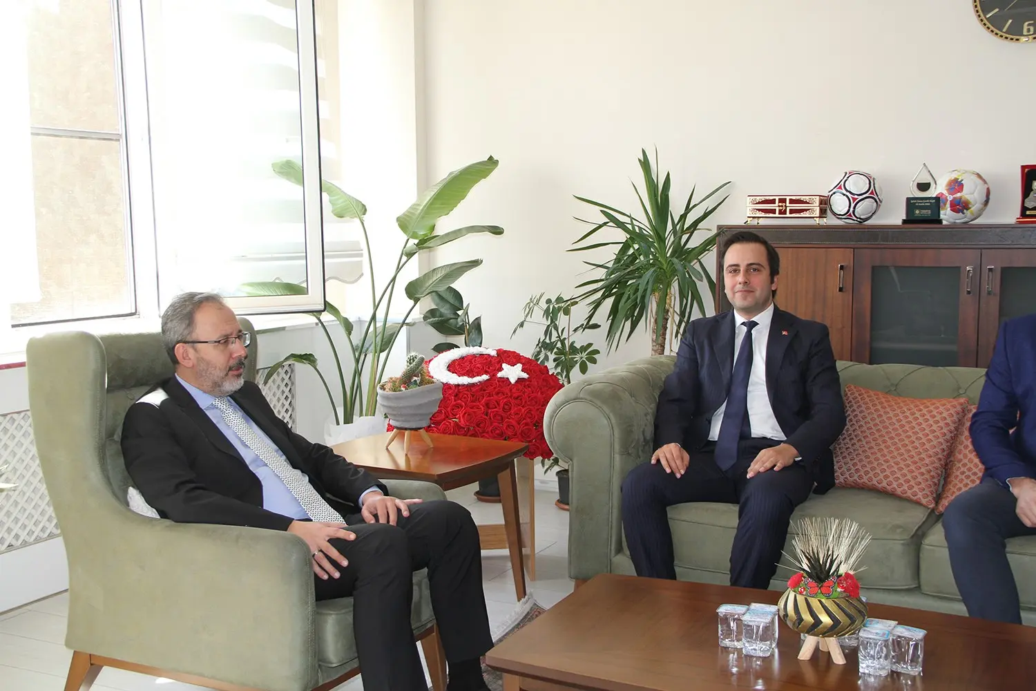 Önceki dönem Gençlik ve Spor Bakanı, AK Parti İzmir Milletvekili