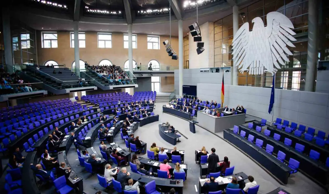 Alman Federal Meclis Polisi, yabancı dilde yazılan bir ön yazı