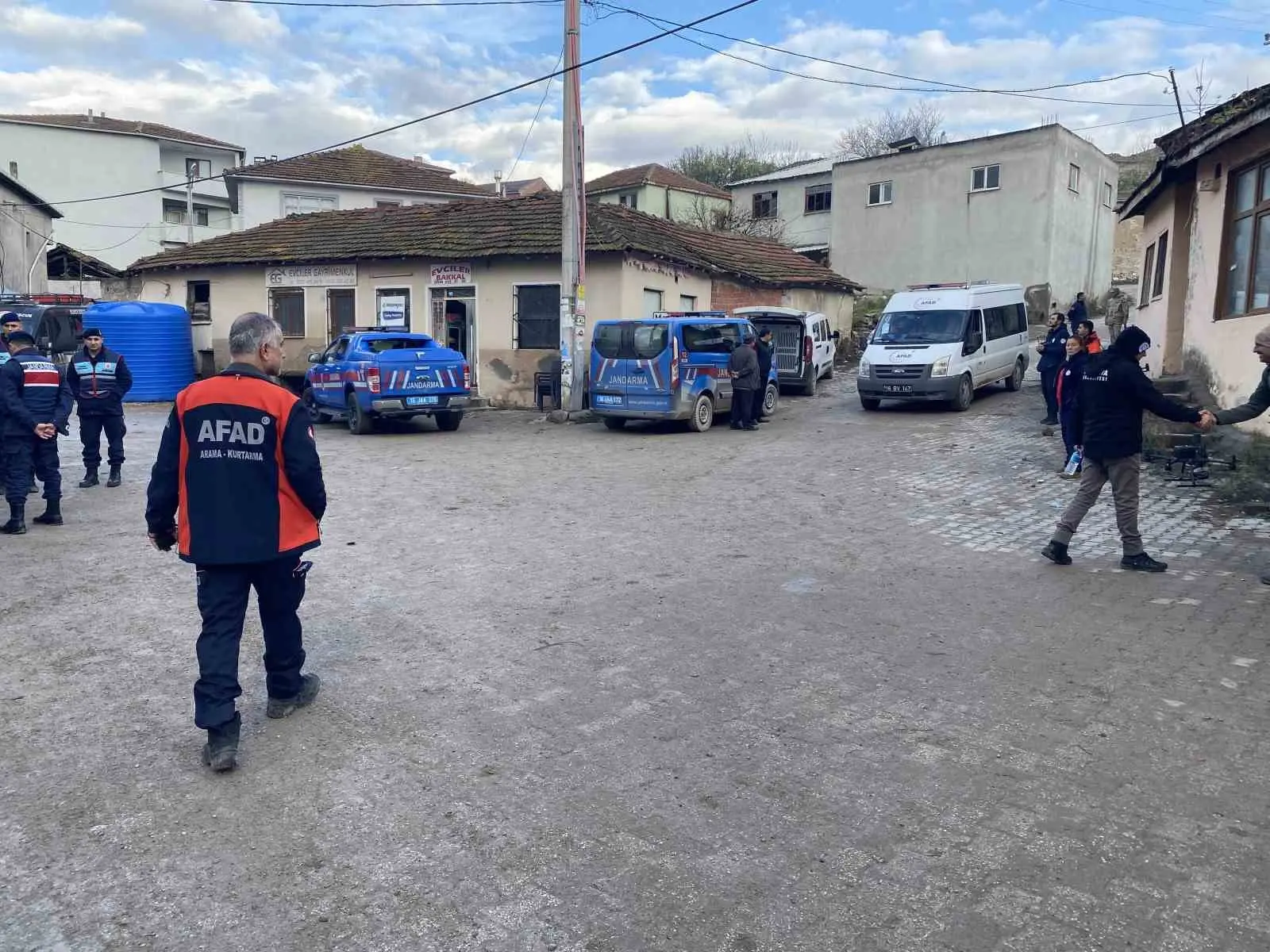 Bursa’nın Mudanya ilçesi Evciler Mahallesi’nde kaybolan 80 yaşındaki alzaymır hastasını