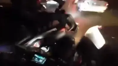 Bursa’nın Osmangazi ilçesinde anayolda seyir halindeki bir motosikletli araçların arasından