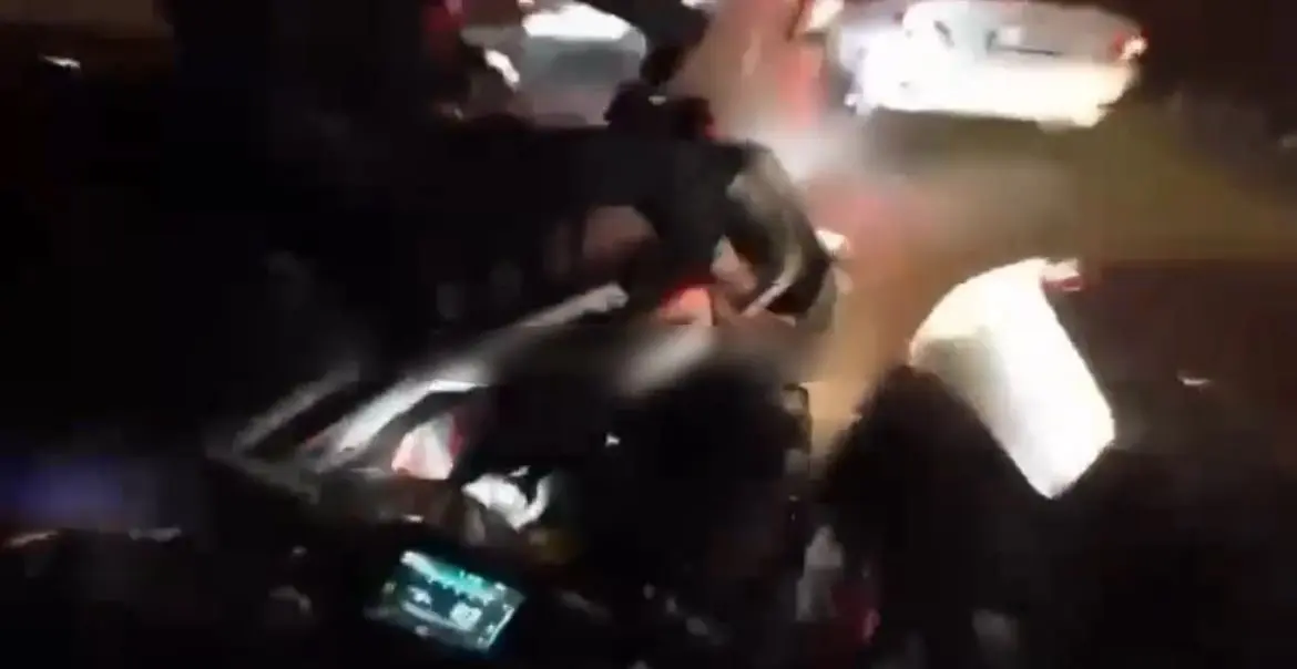 Bursa’nın Osmangazi ilçesinde anayolda seyir halindeki bir motosikletli araçların arasından