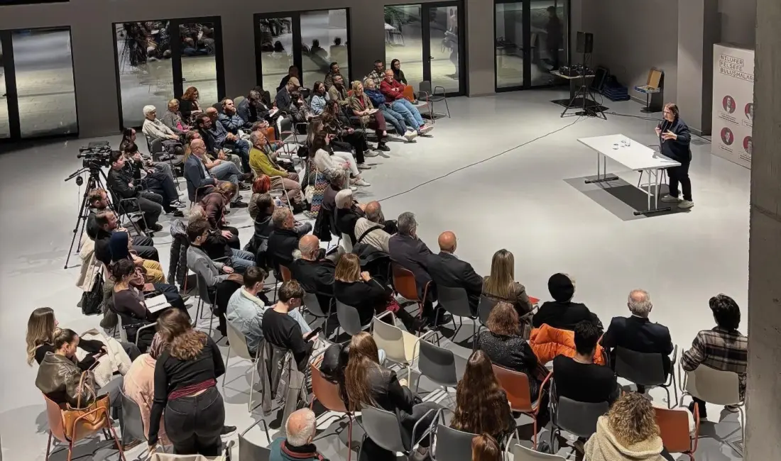 Nilüfer Belediyesi’nin Pancar Deposu’nda gerçekleştirdiği Nilüfer Felsefe Buluşmaları’nın bu ayki