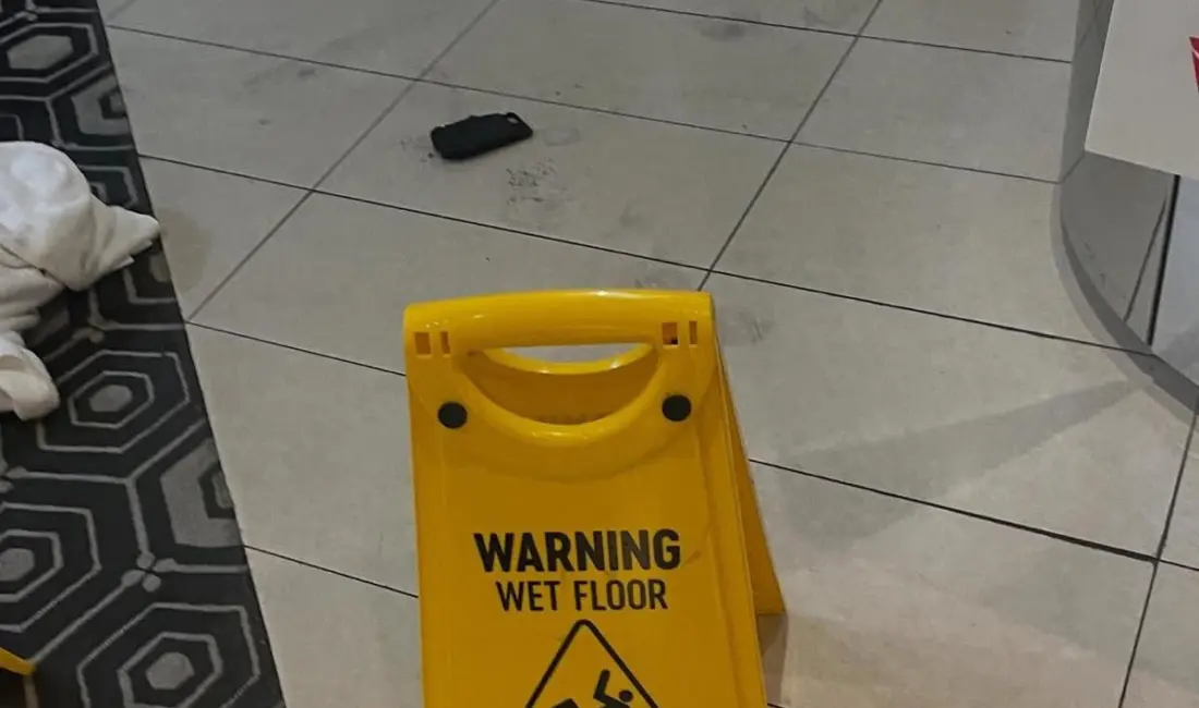 Avusturalya’nın Melbourne kentindeki bir havalimanında 50’li yaşlarındaki yolcunun cebindeki taşınabilir