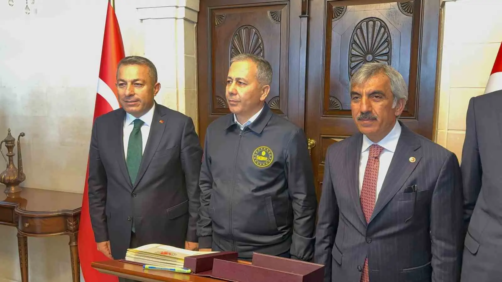 İçişleri Bakanı Ali Yerlikaya, Kilis Valisi Tahir Şahin ile bir