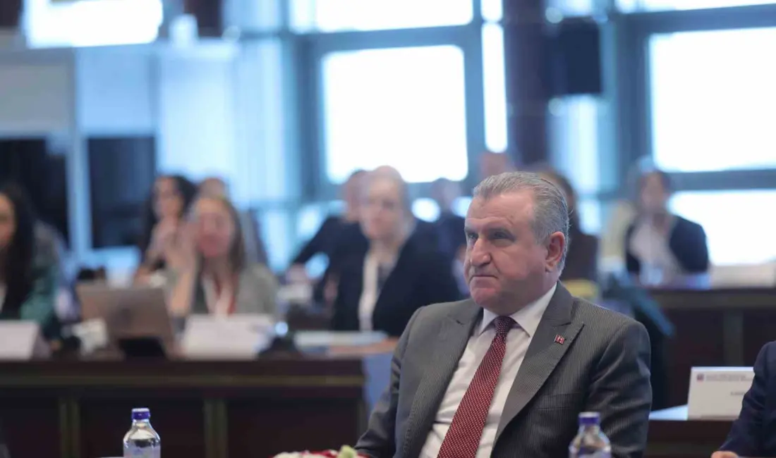 Gençlik ve Spor Bakanı Osman Aşkın Bak, gençleri sadece ‘geleceğin