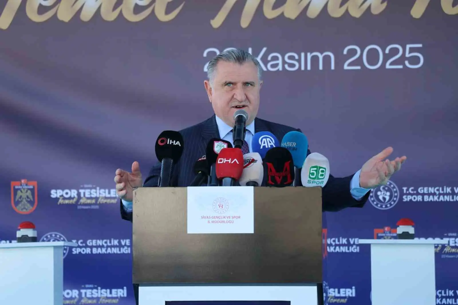Gençlik ve Spor Bakanı Osman Aşkın Bak, Türkiye’de spor devrimi