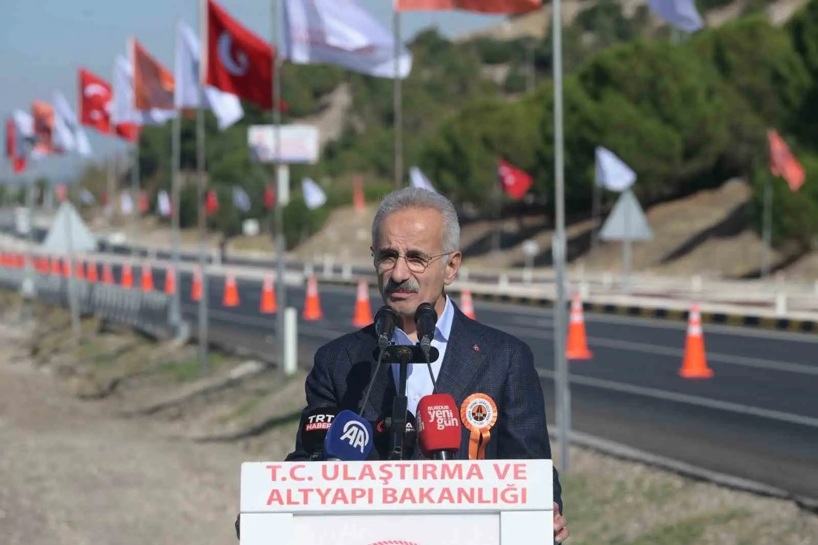 Ulaştırma ve Altyapı Bakanı Abdulkadir Uraloğlu, “96 kilometrelik bisiklet yolunu