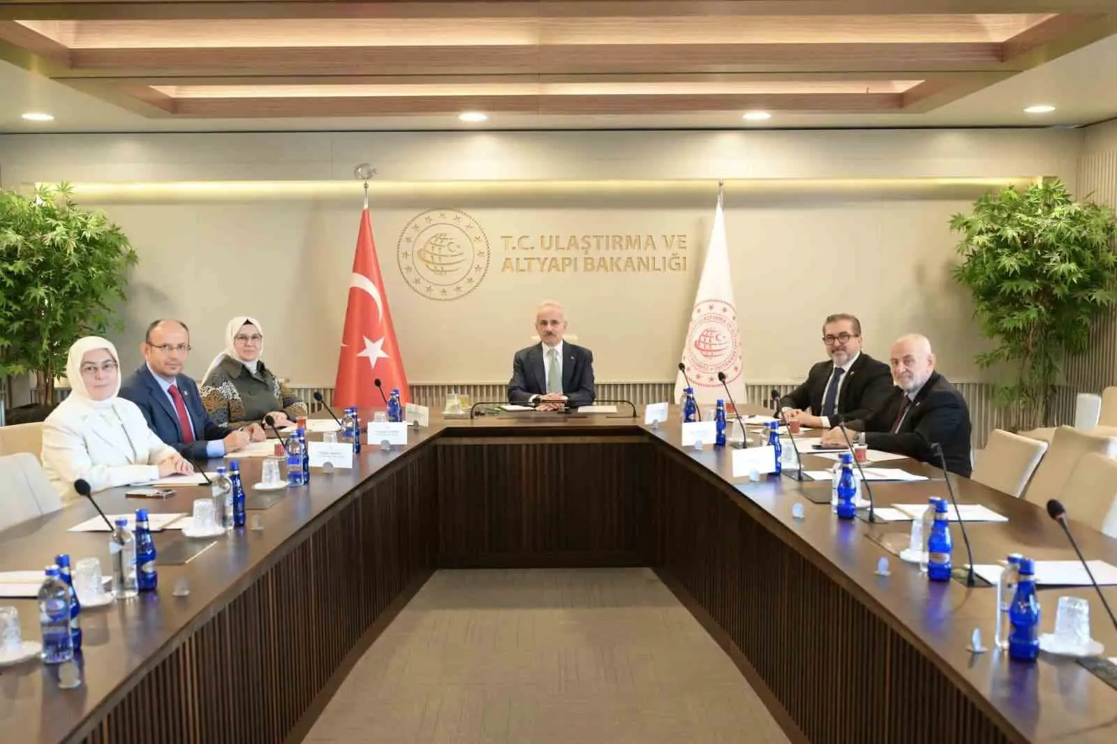 Ulaştırma ve Altyapı Bakanı Abdulkadir Uraloğlu, “Sosyal medyada yaş sınırlamaları