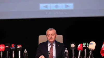 Kocaeli Büyükşehir Belediye Başkanı Tahir Büyükakın, Gebze’deki bina yıkımının metro