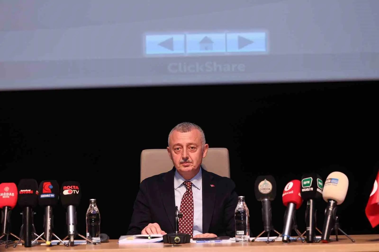Kocaeli Büyükşehir Belediye Başkanı Tahir Büyükakın, Gebze’deki bina yıkımının metro