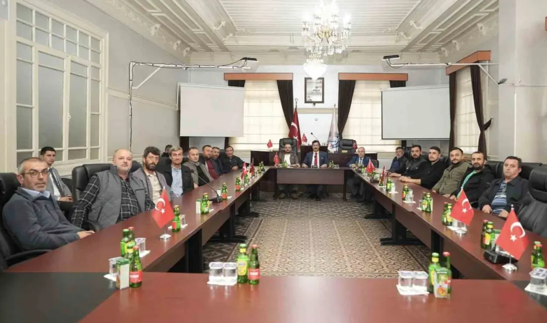 Mahmudiye Mahallesi heyeti, Yenişehir Belediye Başkanı Ercan Özel’i ziyaret ederek