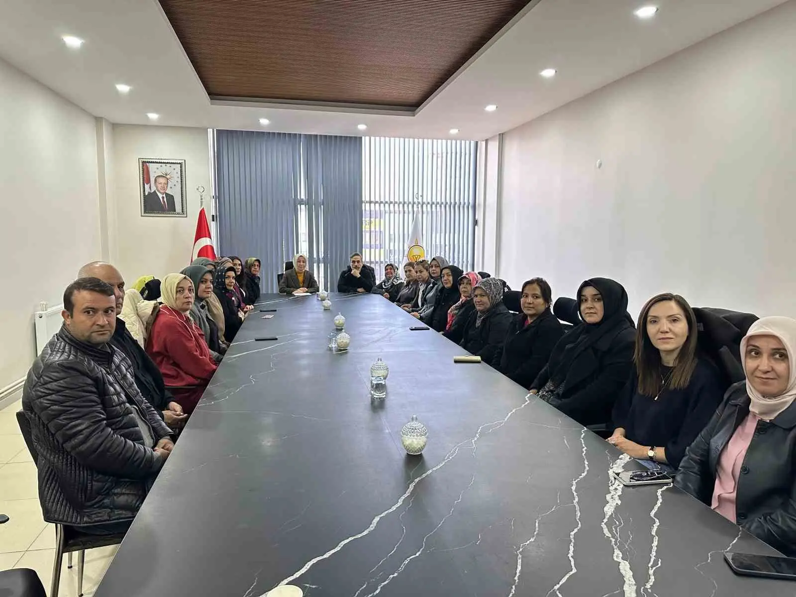 AK Parti Uşak Kadın Kolları Başkanı Hilal Sabancı, 25 Kasım