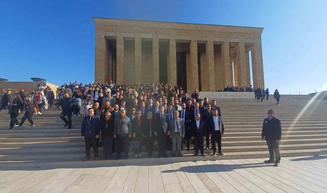 Anahtar Parti Denizli İl Başkanı Hakan Saruhan, yönetim kurulu üyeleriyle